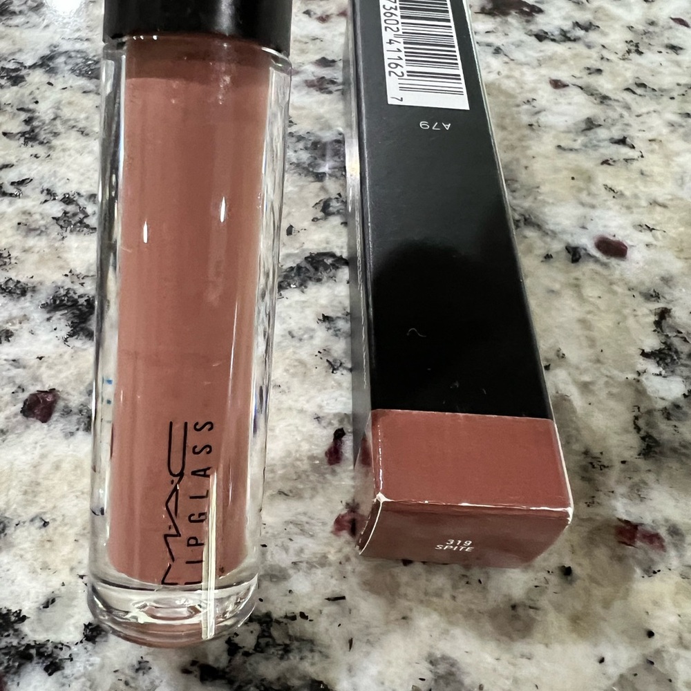 MAC Cosmetics Lipglass in Spite- NIB